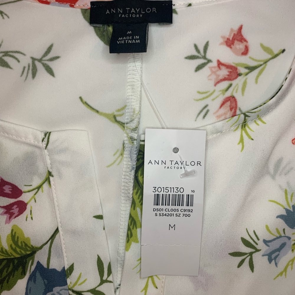Ann Taylor NWT White with Pink and Blue Flower Blouse medium - Picture 6 of 16